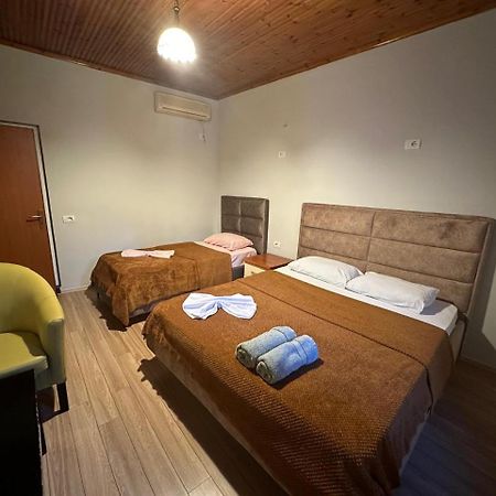 Eden Hostel Tirana Eksteriør billede