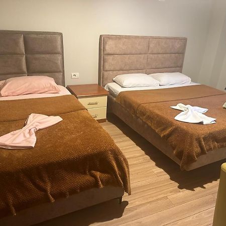 Eden Hostel Tirana Eksteriør billede