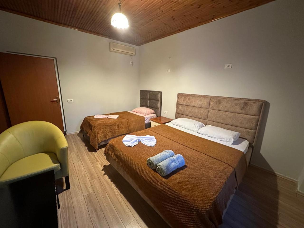 Eden Hostel Tirana Eksteriør billede