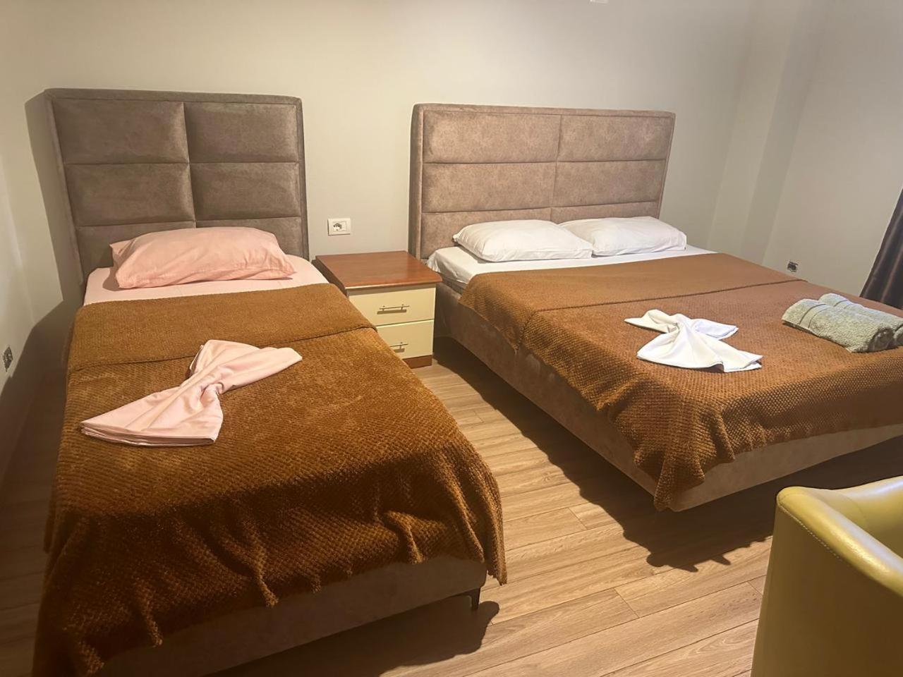 Eden Hostel Tirana Eksteriør billede