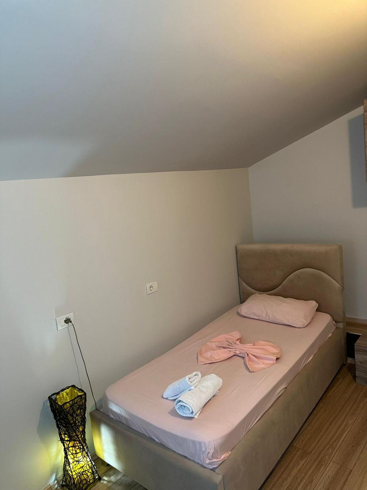 Eden Hostel Tirana Eksteriør billede