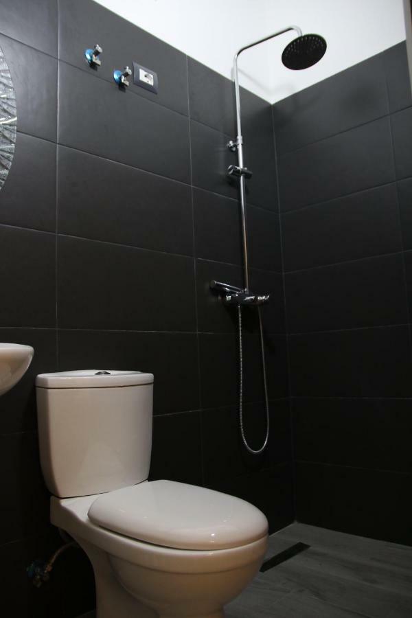 Eden Hostel Tirana Eksteriør billede