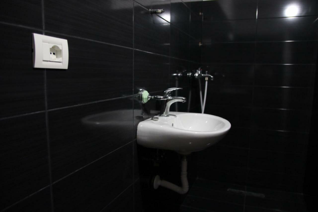 Eden Hostel Tirana Eksteriør billede